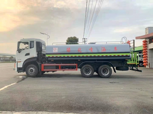 國(guó)六天龍灑水車(chē)12/18立方